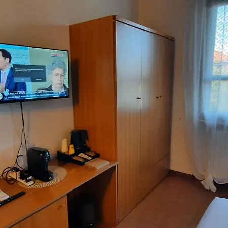 Elisa Holidays Πανσιόν Puegnago